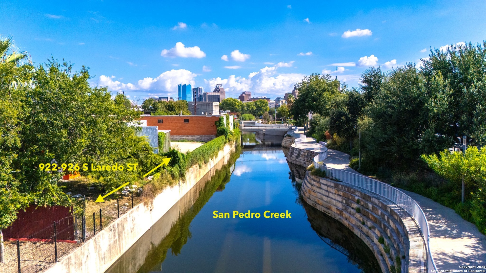 922-926 S Laredo St