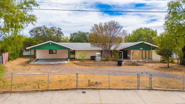 443 ADOLPHUS ST, EAGLE PASS, TX 78852 - Image b2afff61118da9df3d24dfd9ec6efc1e/808505404