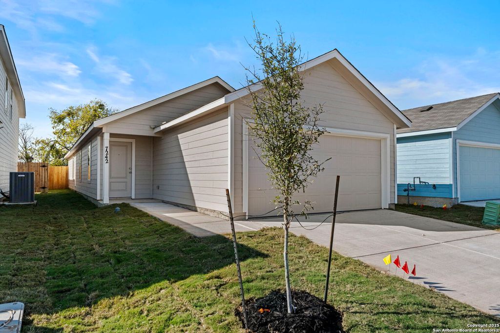 Photo of 7242 Brownleaf dr, San Antonio, TX 78227 (MLS # 1930220)