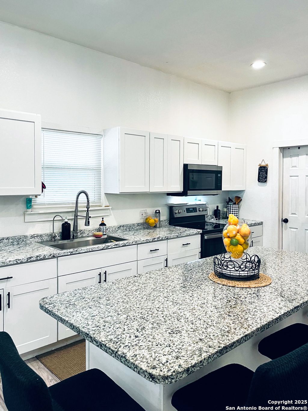 Photo of 120 TOWN VIEW LN, Canyon Lake, TX 78133 (MLS # 1914977)