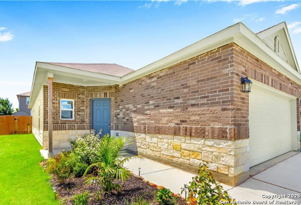 Photo of 295 Rolling Hls, New Braunfels, TX 78130 (MLS # 1922373)