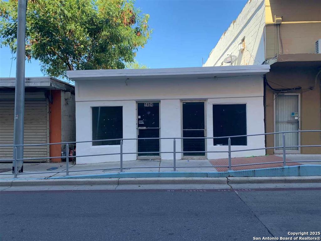 Photo 1 of 12 — 1404 Zaragoza St, Laredo, TX 78040