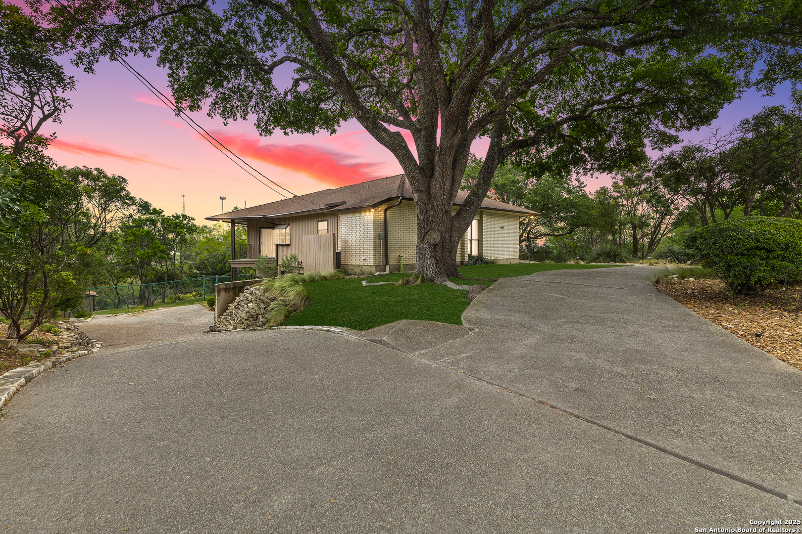 6601 kings crown