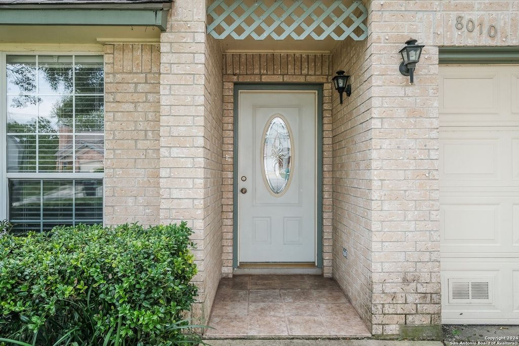 Photo of 8010 SANTA CATALINA, San Antonio, TX 78250 (MLS # 1954490)