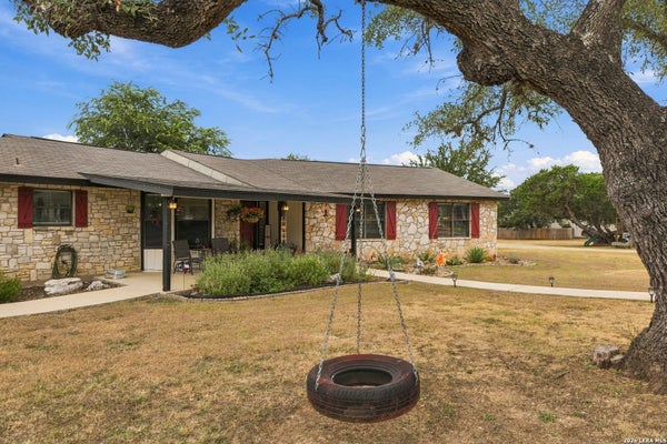 297 STARBURST LN, BANDERA, TX 78003 - Image b2ec97cd75b17d67e054a478d1da7c74/369994711