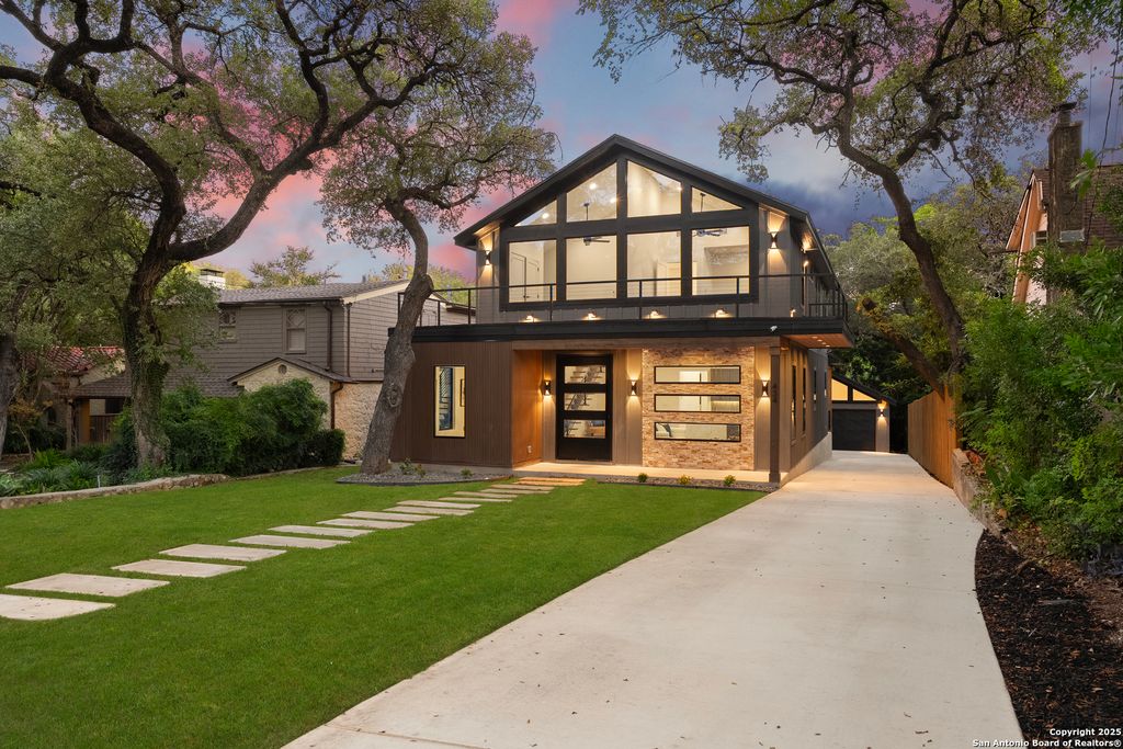 Photo of 434 College Blvd, Alamo Heights, TX 78209 (MLS # 1960959)