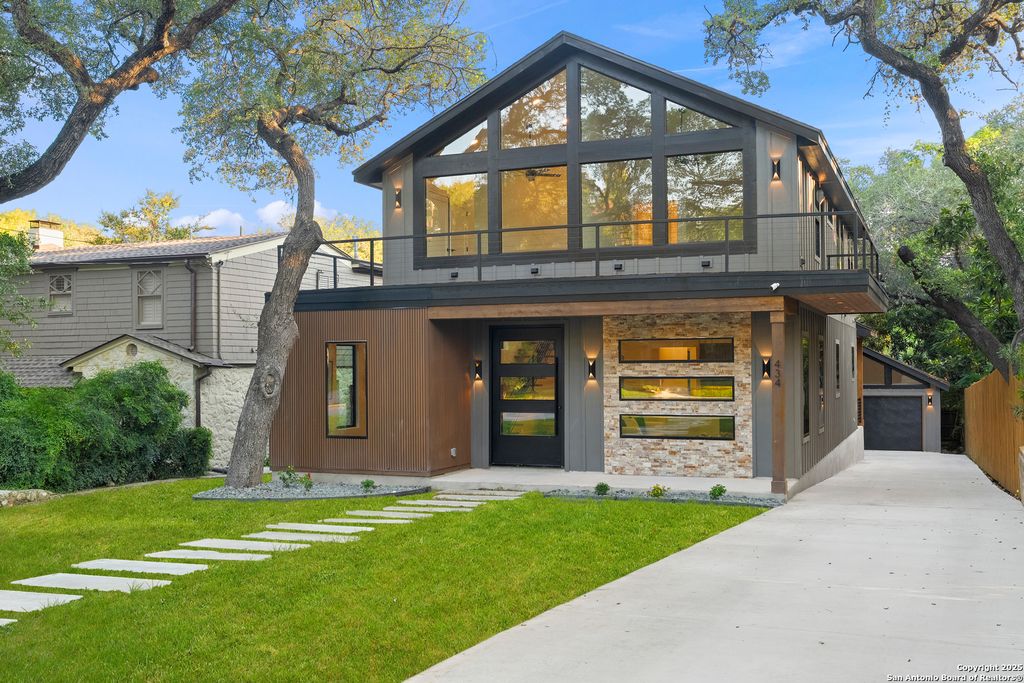 Photo of 434 College Blvd, Alamo Heights, TX 78209 (MLS # 1960959)