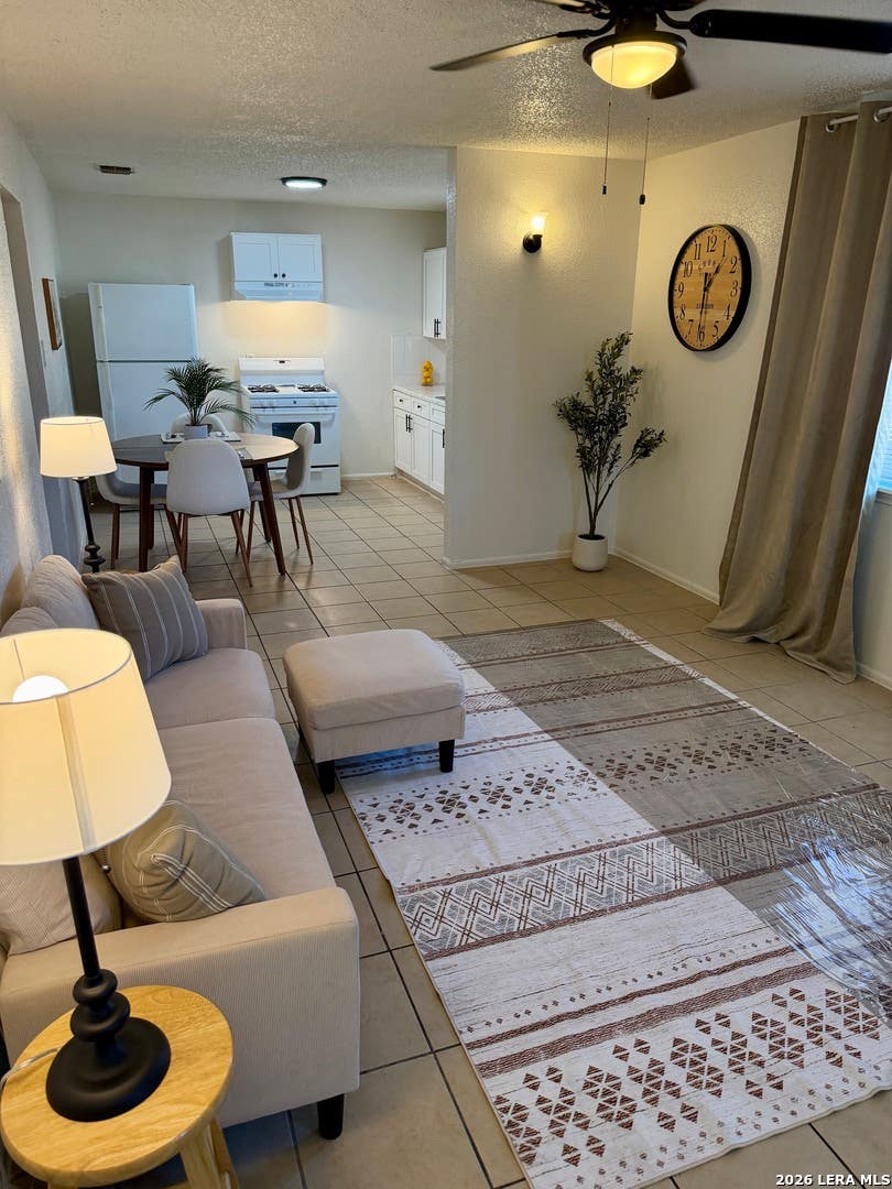 Photo of 144 W Villaret Blvd 108 #108, San Antonio, TX 78221 (MLS # 2011153)