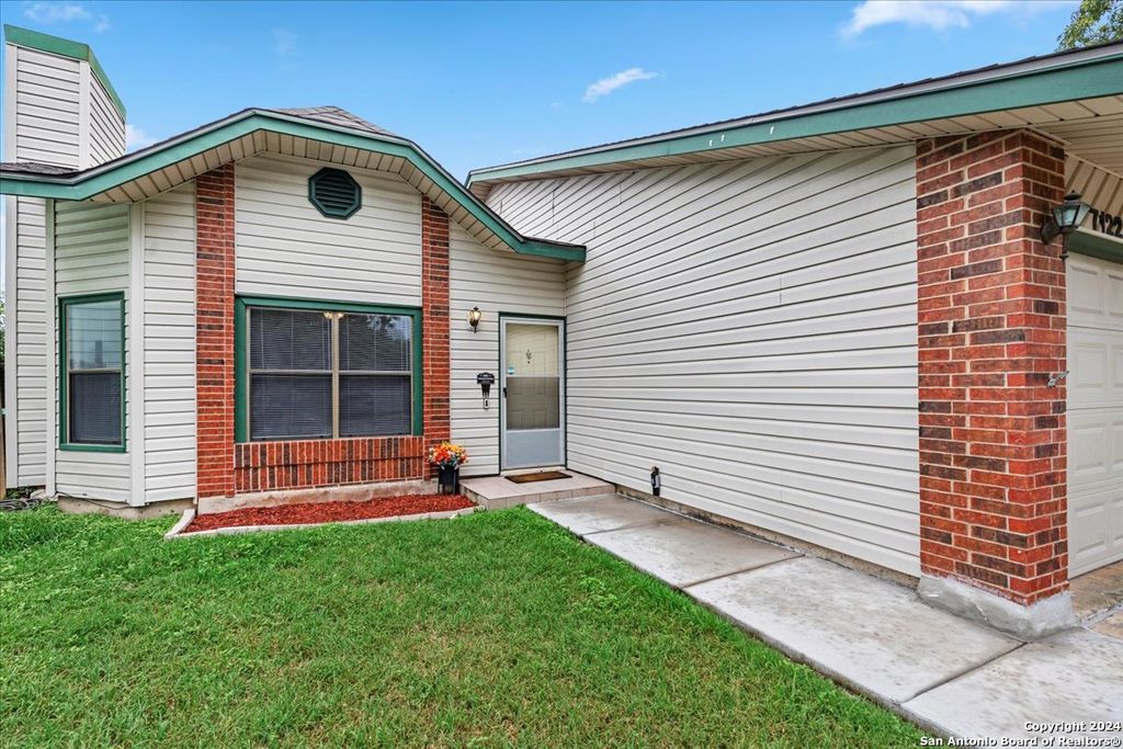 Photo of 7122 SUNLIT TRAIL DR, San Antonio, TX 78244 (MLS # 1991631)