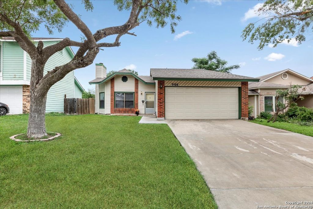 Photo of 7122 SUNLIT TRAIL DR, San Antonio, TX 78244 (MLS # 1991631)
