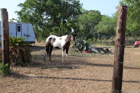 760-1 N GREYTOWN RD St Hedwig TX 78152