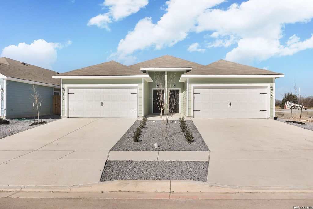 Photo of 636 Heathers Way, Seguin, TX 78155 (MLS # 1940537)
