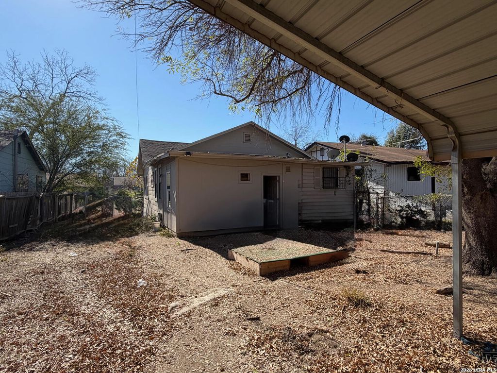 Photo of 1621 San Francisco, San Antonio, TX 78201 (MLS # 1950286)