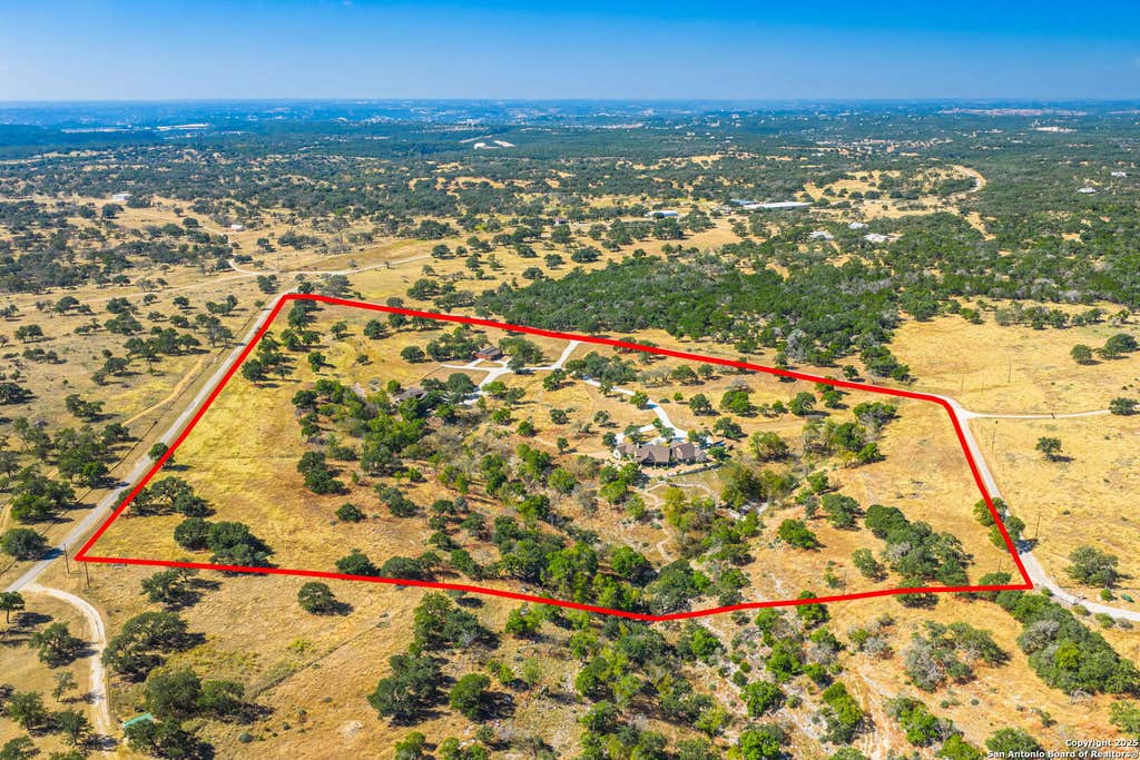 Photo of 131 N Bootlegger Ln, Kerrville, TX 78028 (MLS # 1930423)