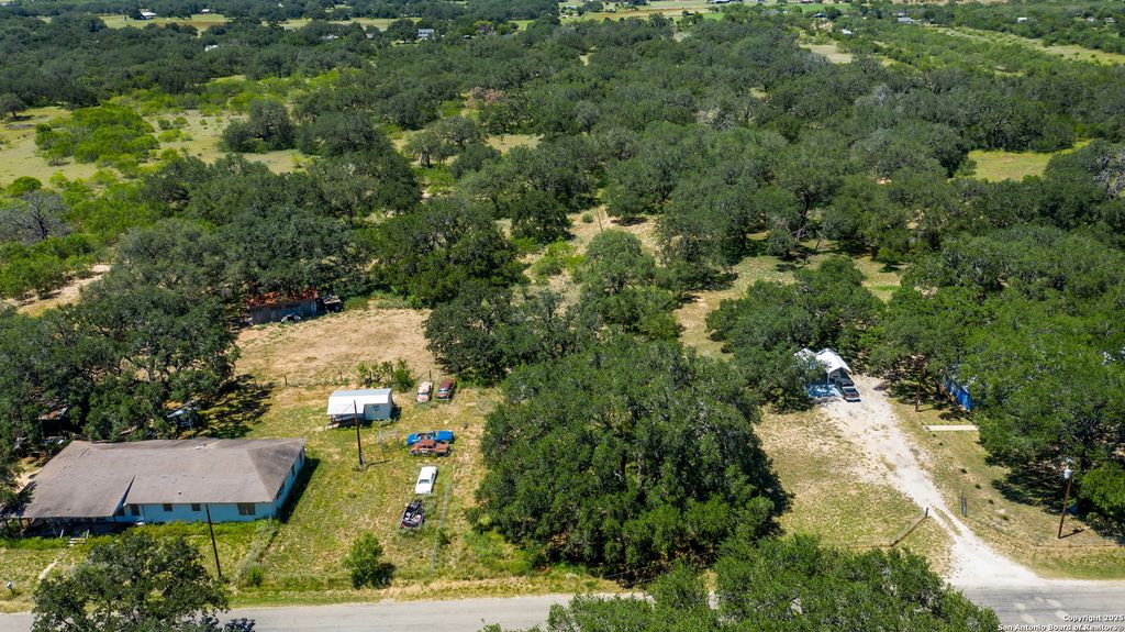 Photo of 669 County Road 768, Devine, TX 78016 (MLS # 1888781)