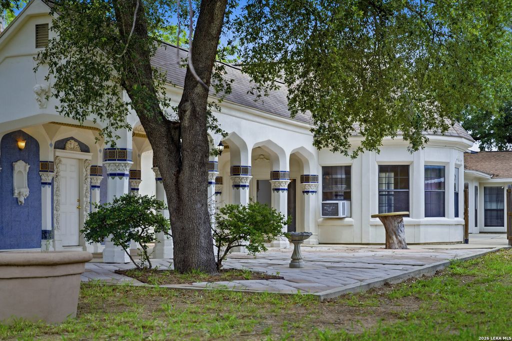 Photo of 1221 ENCINO DR, Pleasanton, TX 78064 (MLS # 1968994)