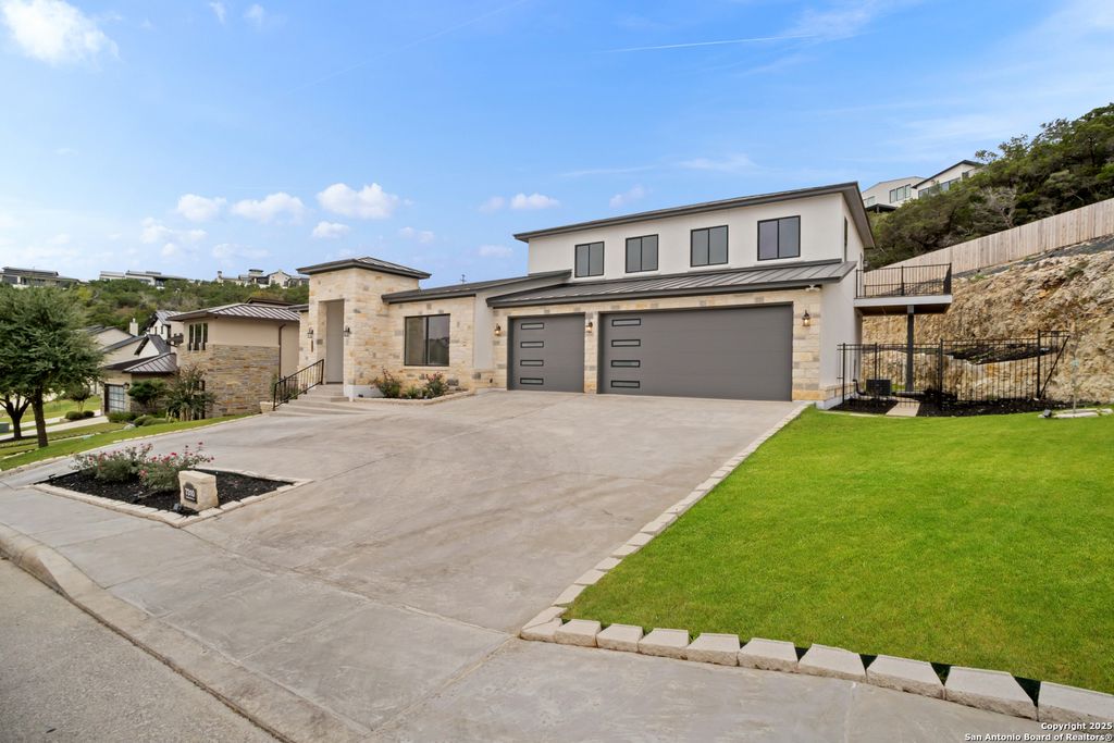 Photo of 7310 Cresta Bulivar, San Antonio, TX 78256 (MLS # 1923271)