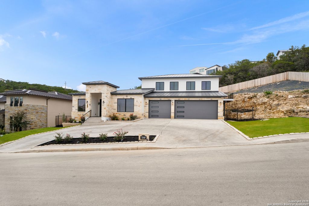 Photo of 7310 Cresta Bulivar, San Antonio, TX 78256 (MLS # 1923271)