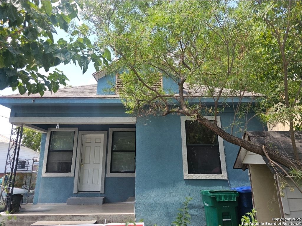 Photo of 111 San Martin, San Antonio, TX 78207 (MLS # 1920528)