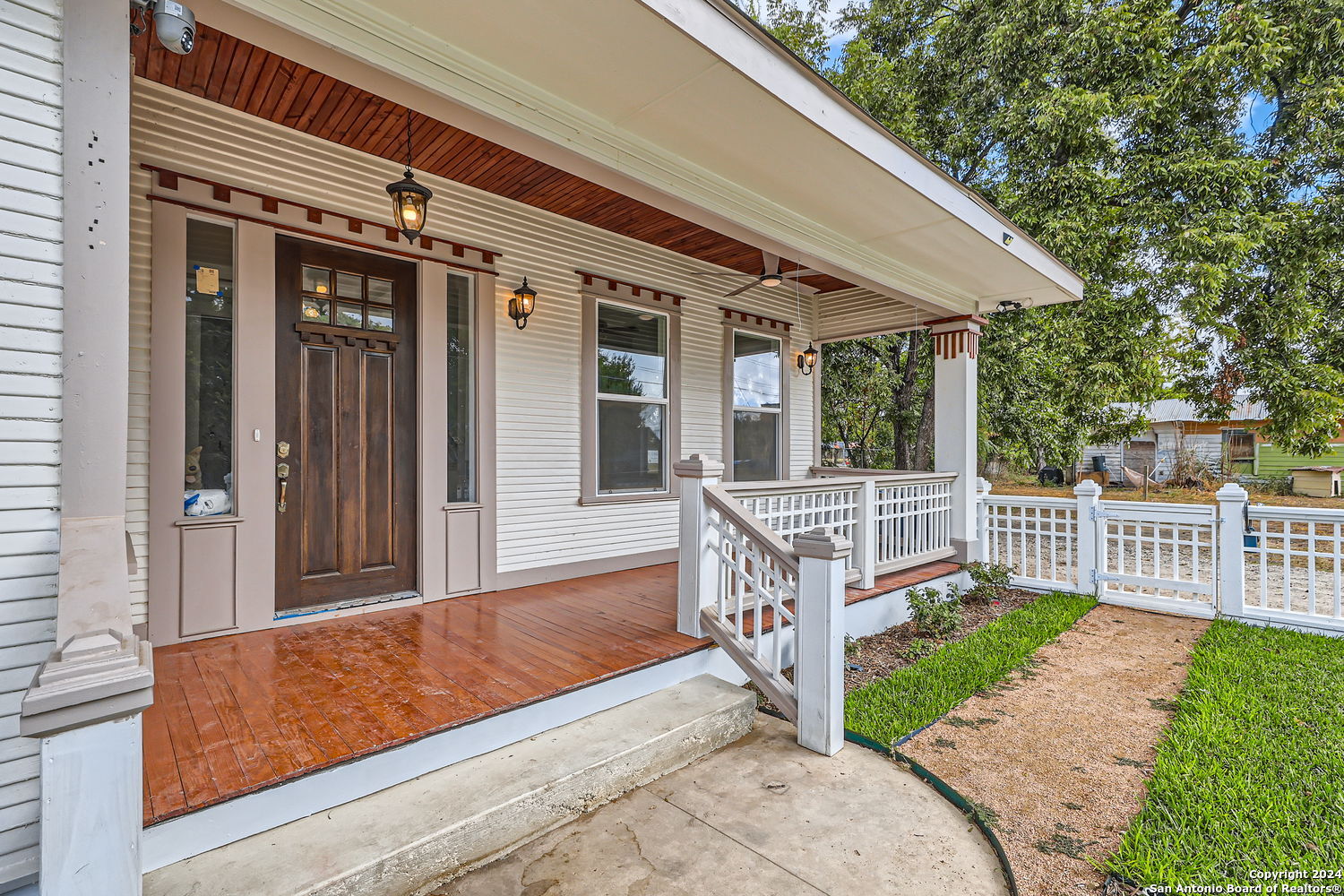 515 W HIGHLAND BLVD