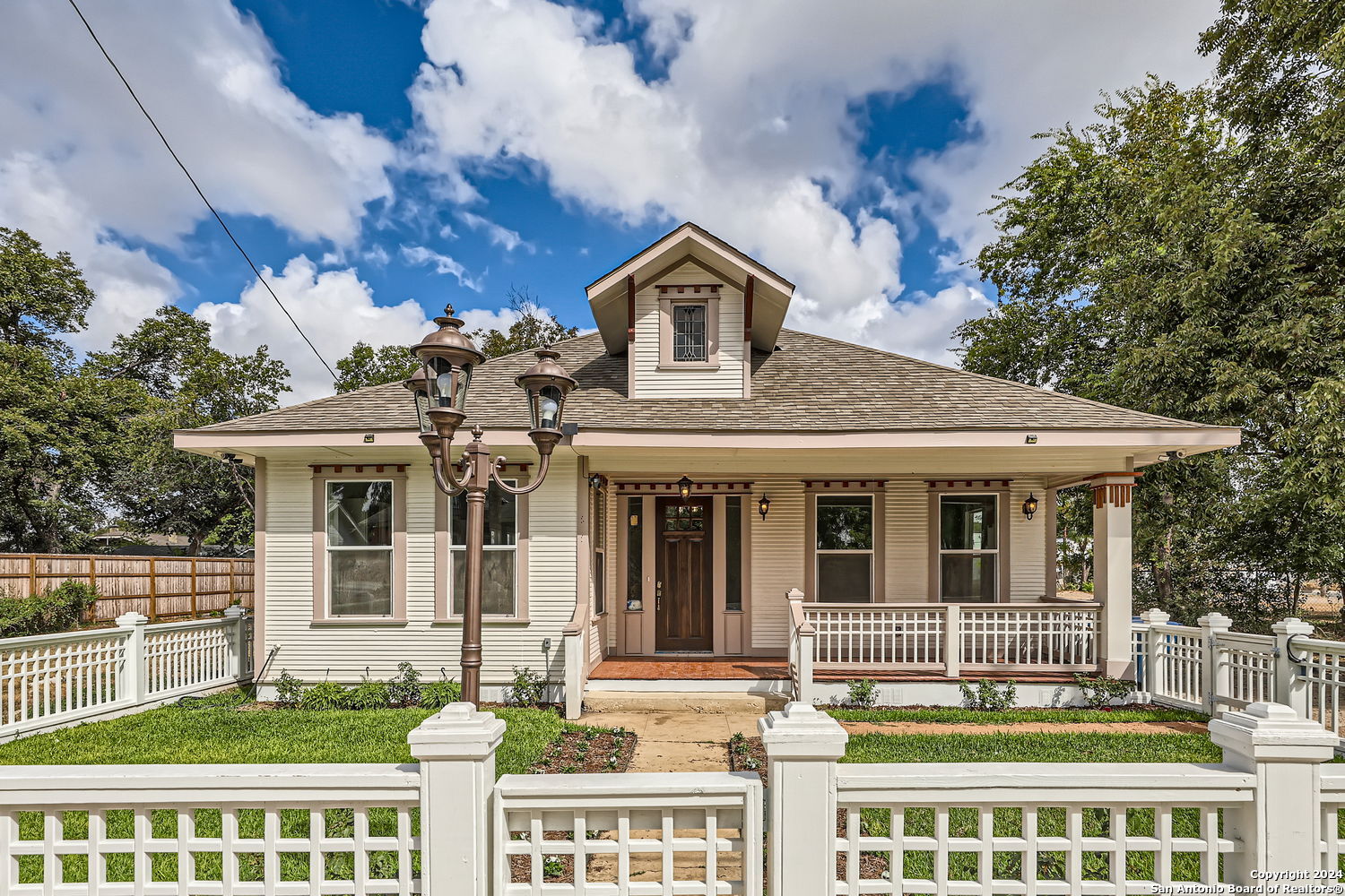 515 W HIGHLAND BLVD