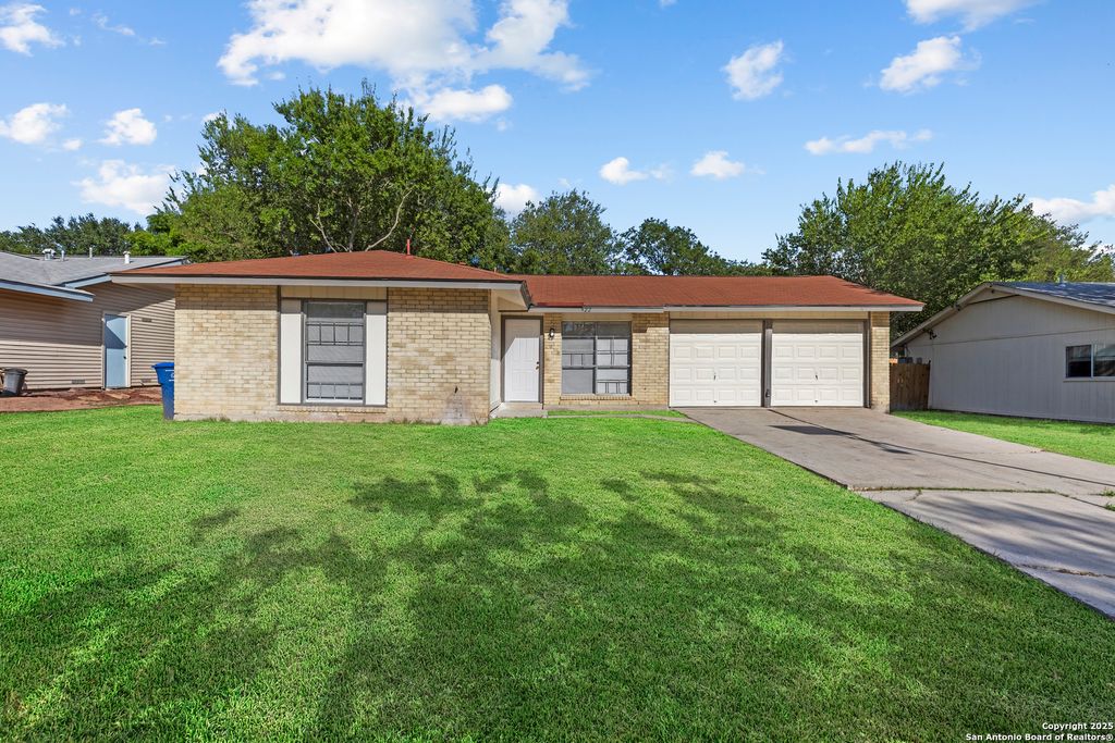 Photo of 922 Saddlebrook, San Antonio, TX 78245 (MLS # 1910860)