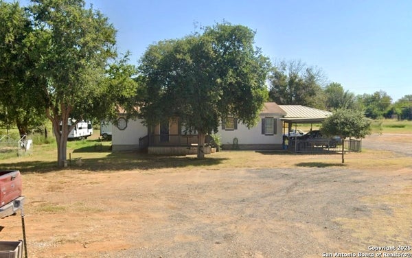672 N MAIN ST, COTULLA, TX 78014 - Image b440e0b0a63d43faaa30e143c1396ce7/3674469874