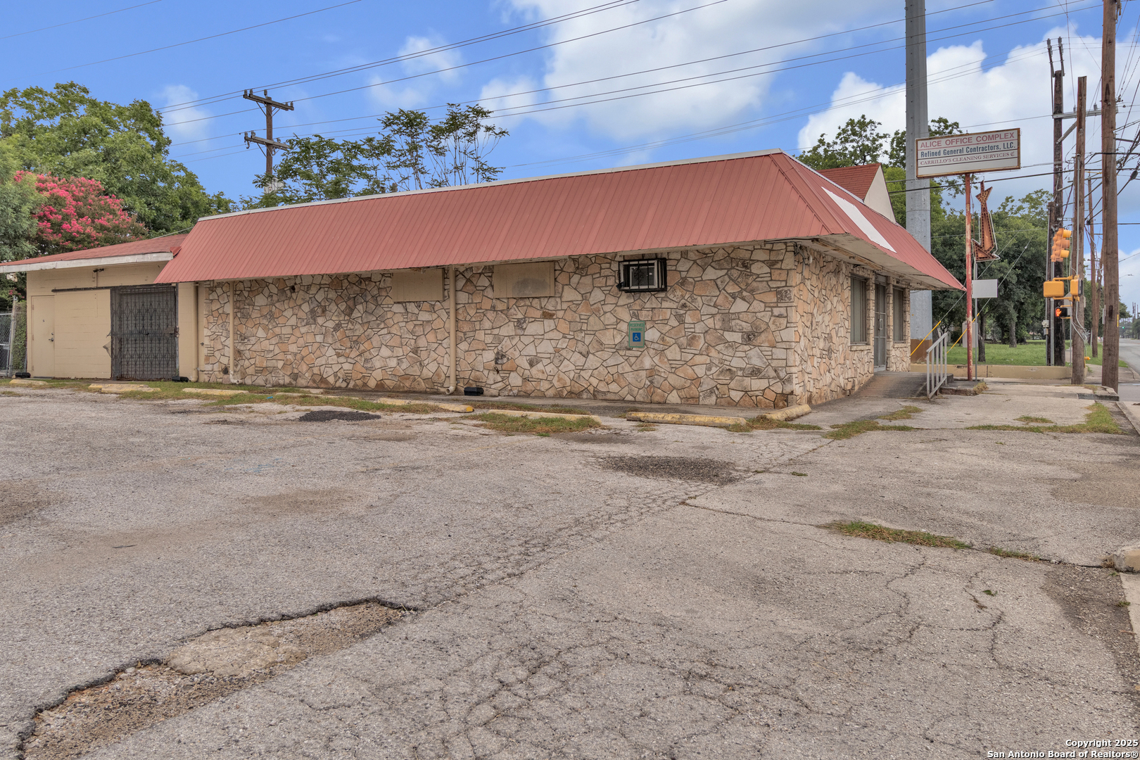 601 CUPPLES RD