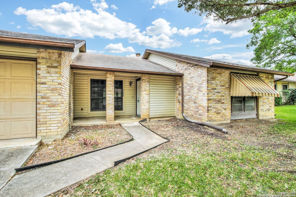 Photo of 302 GATEWAY ST, Converse, TX 78109 (MLS # 2005798)