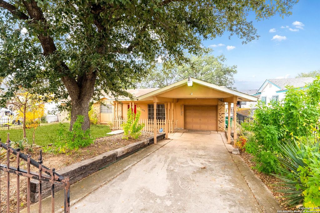 Photo of 2815 Big Horn Dr, San Antonio, TX 78228 (MLS # 1930237)