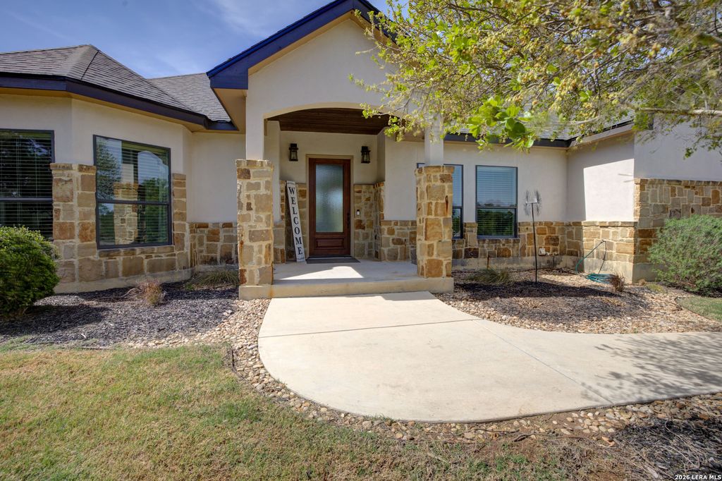 Photo of 750 Cambridge, New Braunfels, TX 78132 (MLS # 1949713)