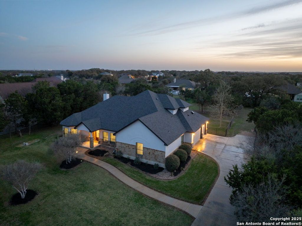 Photo of 750 Cambridge, New Braunfels, TX 78132 (MLS # 1949713)