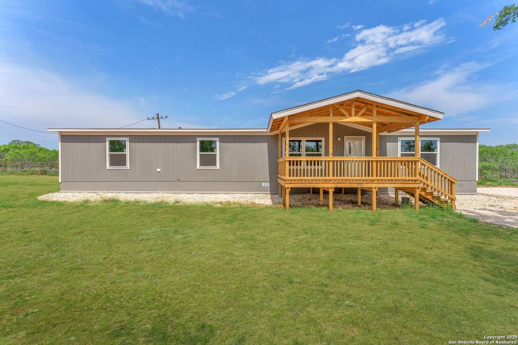 Photo of 5839 County Road 422, Pleasanton, TX 78064 (MLS # 1908528)