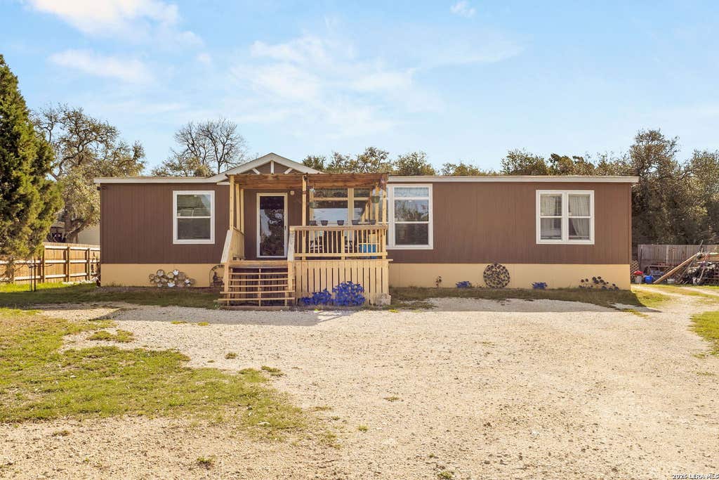 Photo of 429 Buck Run, Canyon Lake, TX 78133 (MLS # 1947917)