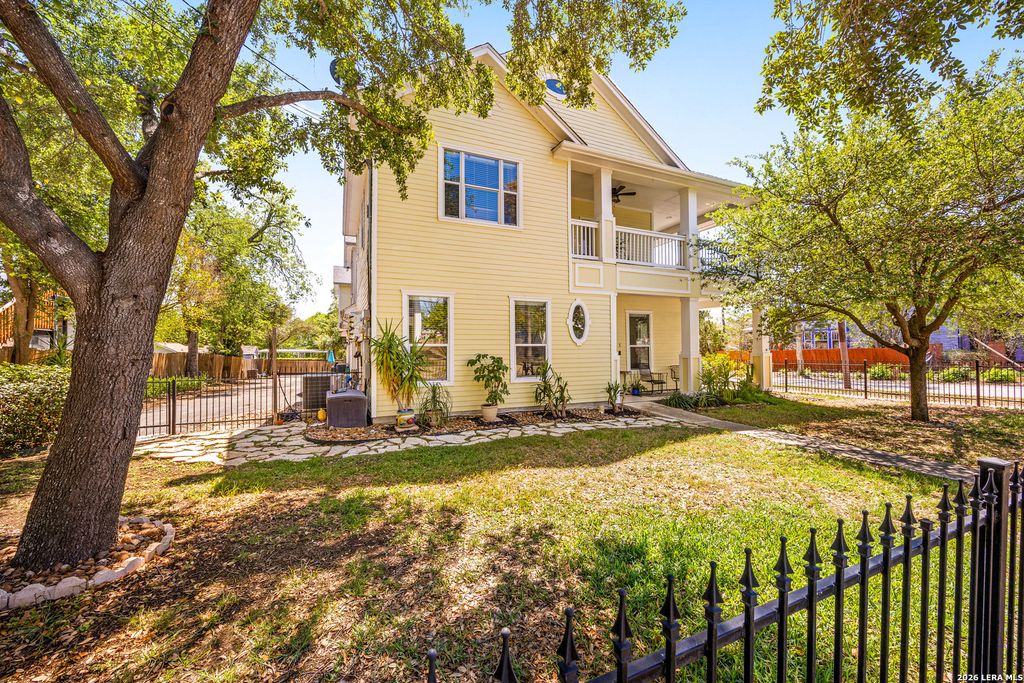 Photo of 502 E Park Ave. 1 #1, San Antonio, TX 78212 (MLS # 1950860)