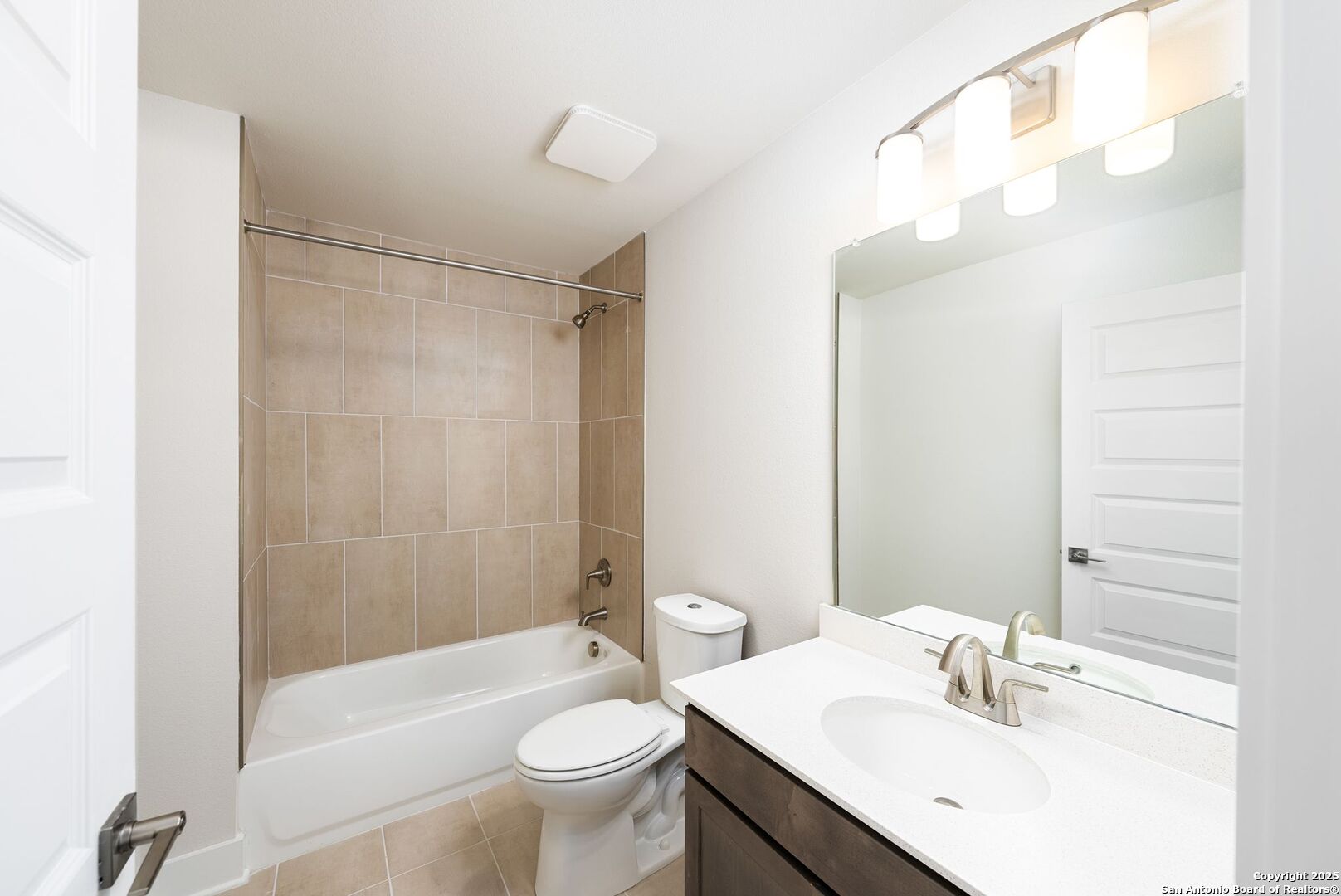 419 Ira Avenue 1102