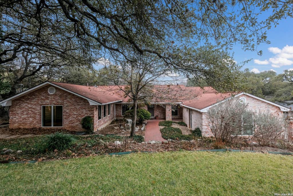 Photo of 340 MUSTANG CIR, Hollywood Park, TX 78232 (MLS # 1945137)