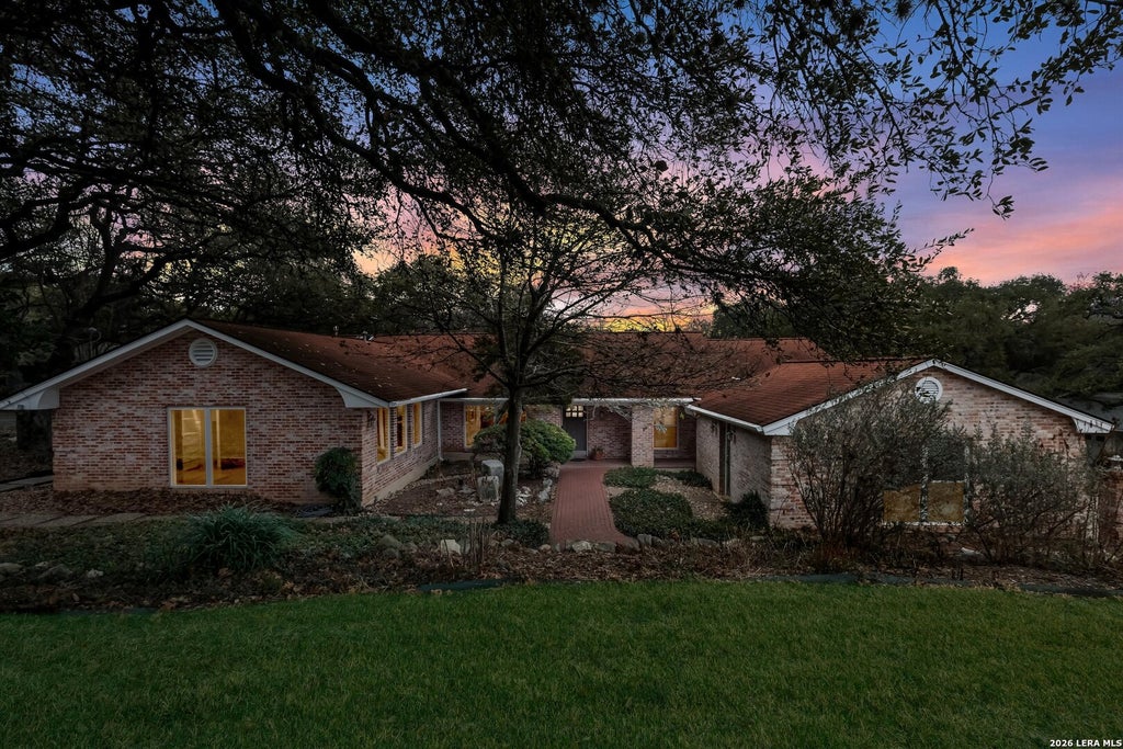 Photo of 340 MUSTANG CIR, Hollywood Park, TX 78232 (MLS # 1945137)
