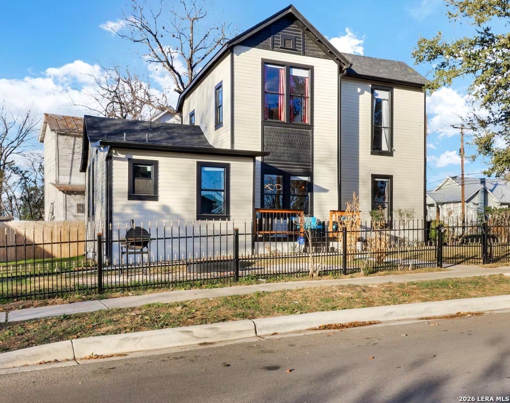 Photo of 1003 N HACKBERRY ST, San Antonio, TX 78202 (MLS # 2023987)