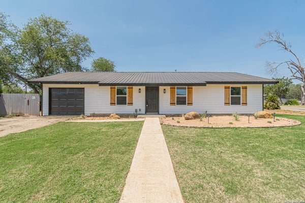 1215 OLIVE ST, JOURDANTON, TX 78026 - Image b563b7de6fa977e62a71ad902df6ba37/1497944365