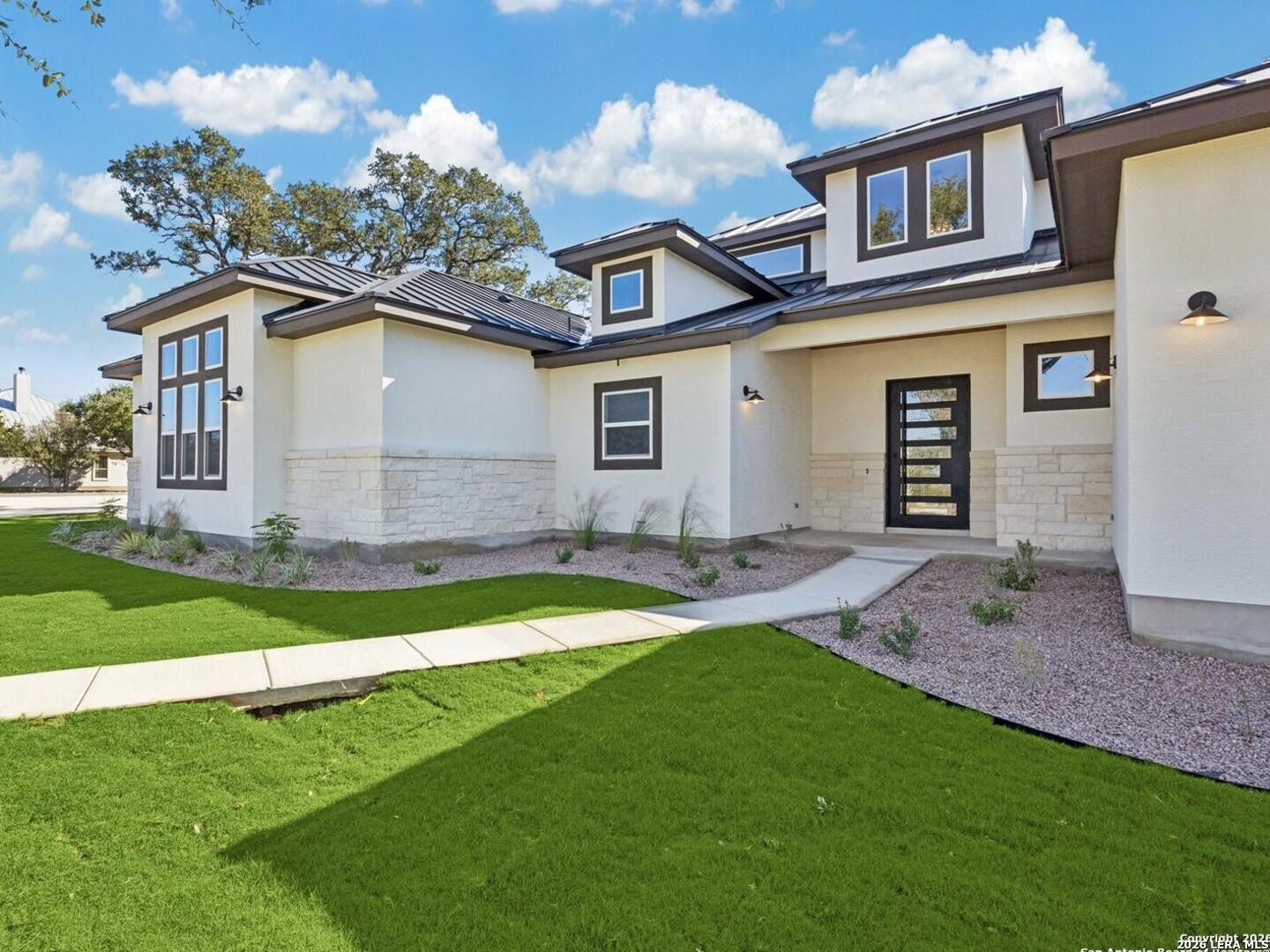 775 Maximino Ridge