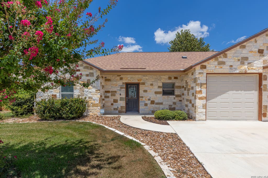 Photo of 120 NAVARRO XING, Seguin, TX 78155 (MLS # 2008908)