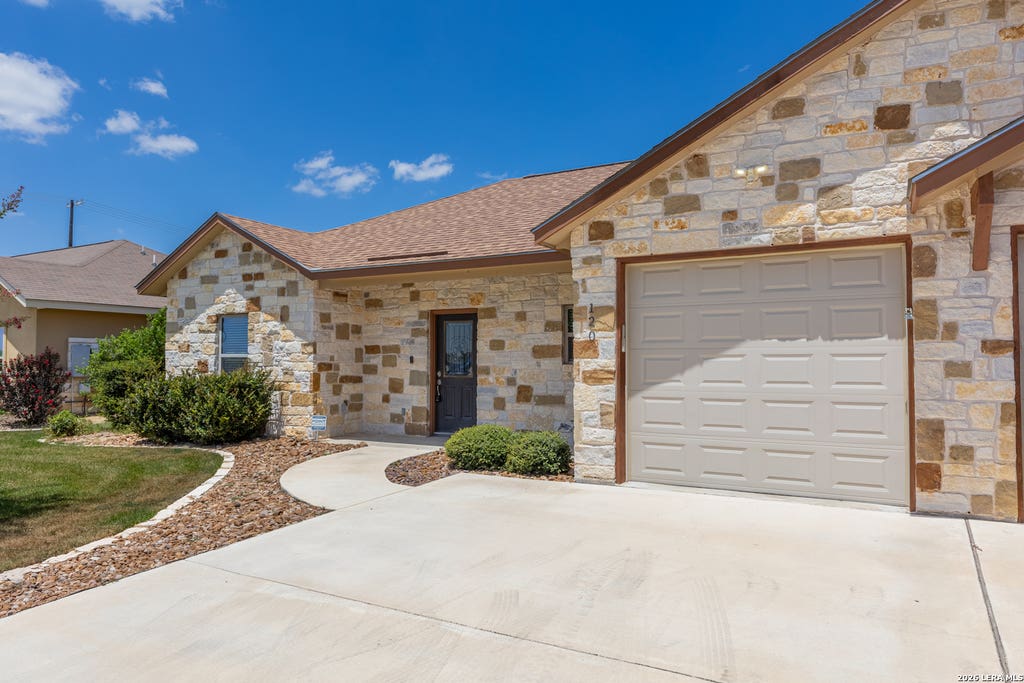 Photo of 120 NAVARRO XING, Seguin, TX 78155 (MLS # 2008908)