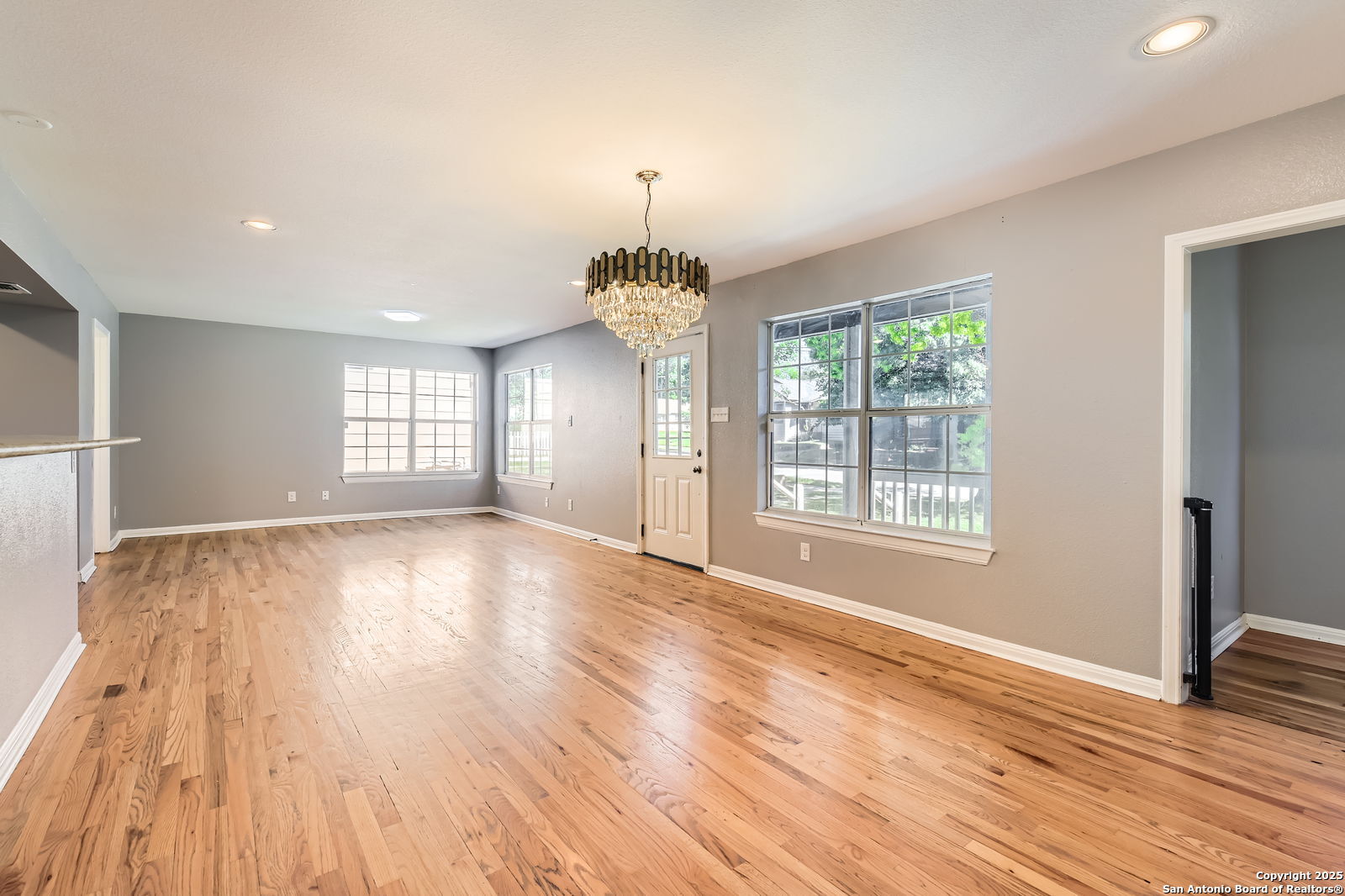 511 W Lynwood Ave