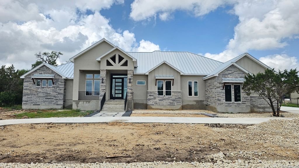 Photo of 612 Cross Oak, New Braunfels, TX 78132 (MLS # 1964166)