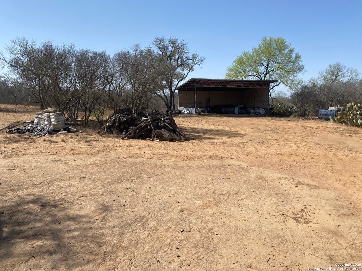Photo 1 of 13 — 185 E CR 2662, Devine, TX 78016