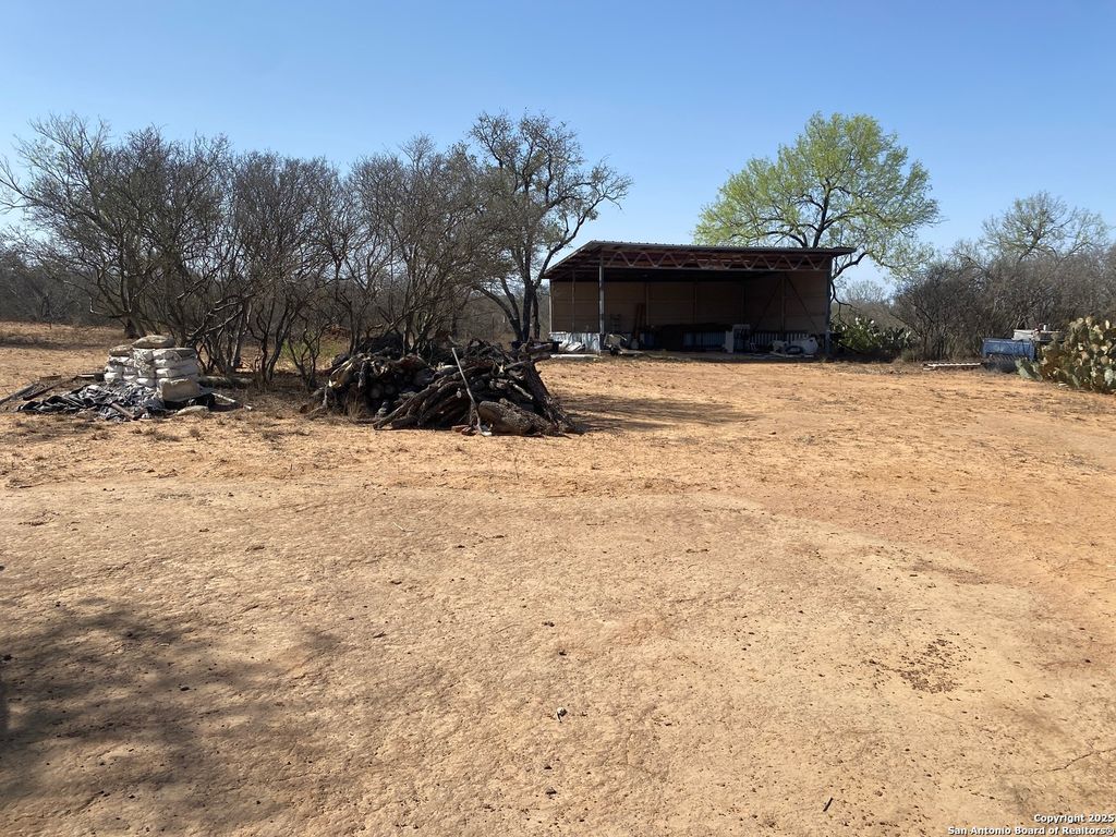 Photo of 185 E CR 2662, Devine, TX 78016 (MLS # 1853874)