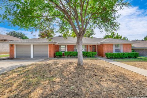 305 Candice Dr Kerrville TX 78028