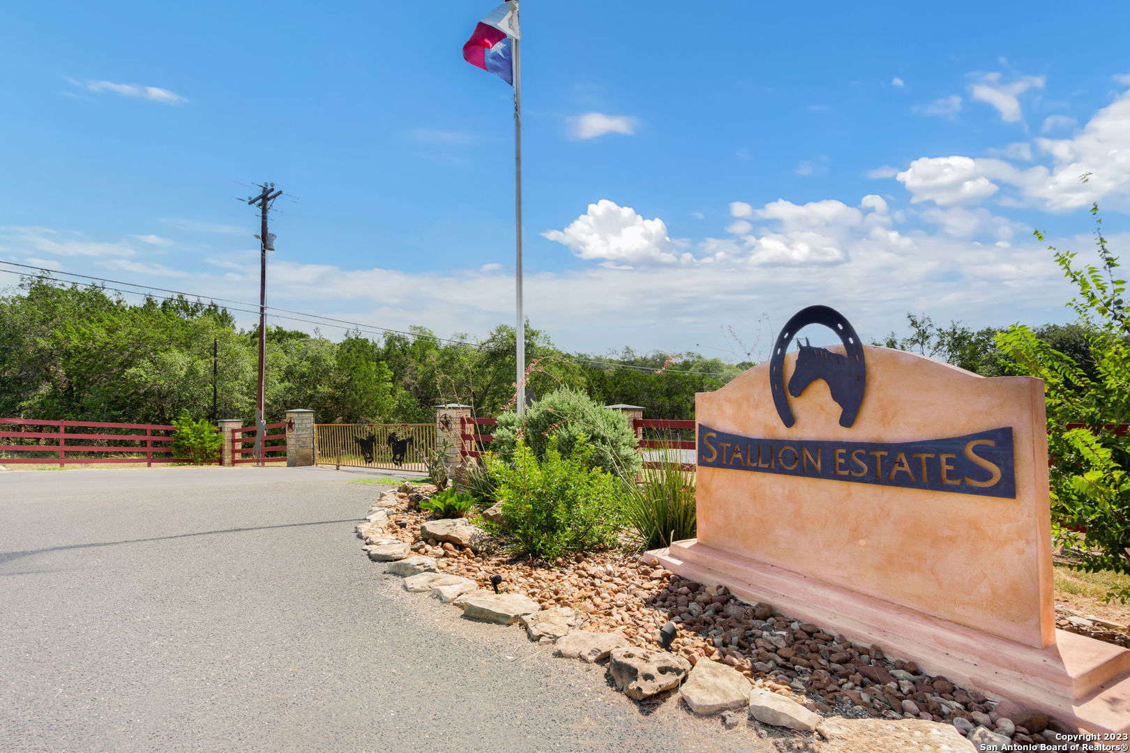 472 Stallion Estates Dr