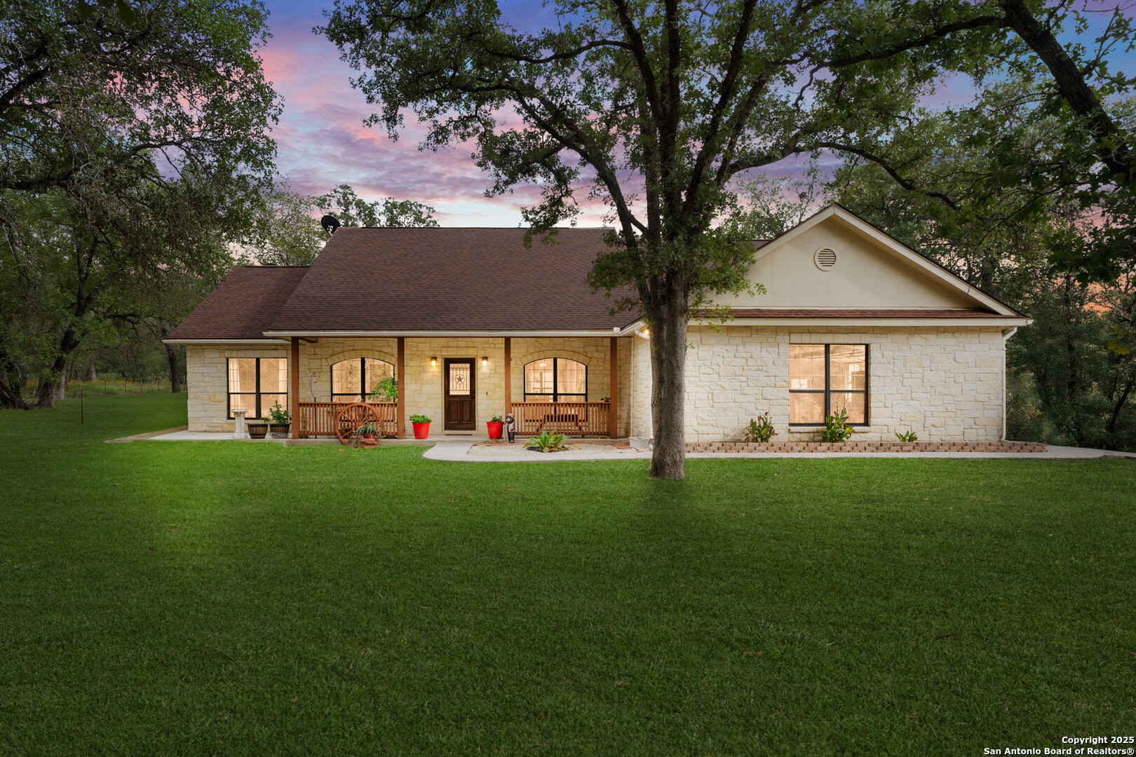205 Oak Hollow Dr